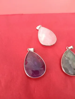 Colgantes de piedras naturales oferta