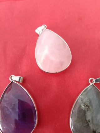 Colgantes de piedras naturales oferta