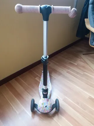 Patinete infantil 3 ruedas (con luz) 4-8 años