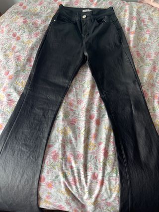 Pantalón efecto piel negro talla XS