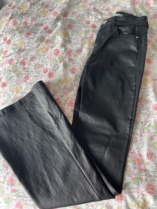 Pantalón efecto piel negro talla XS