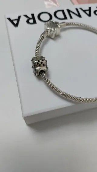 Pulsera Pandora con charm Copo de Nieve.