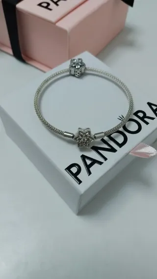 Pulsera Pandora con charm Copo de Nieve.