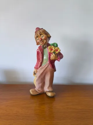 Figura payaso con flores cerámica