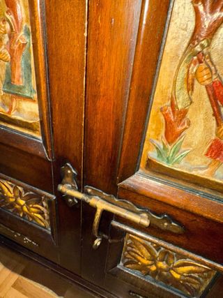 Aparador madera maciza tallada a mano