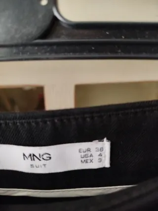 Pantalón vestir negro Mango