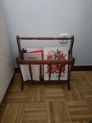 Revistero de madera