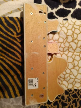 Colgador perchero de madera con figuras