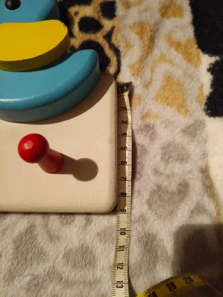 Colgador perchero de madera con figuras