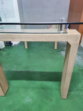 Mesa de comedor de cristal y madera