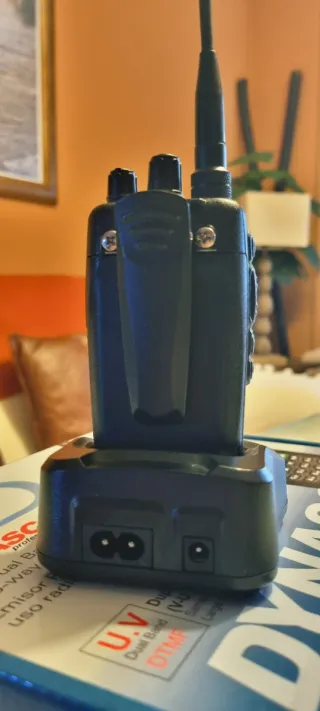 Walkie-talkie bibanda Dynascan DB-8D