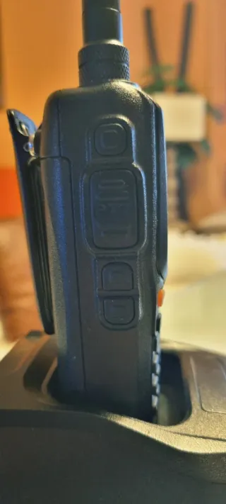 Walkie-talkie bibanda Dynascan DB-8D