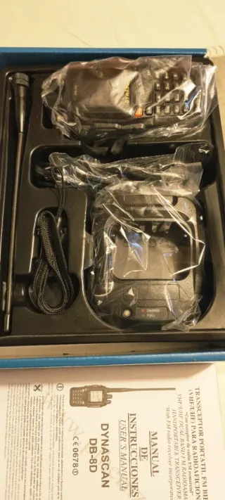 Walkie-talkie bibanda Dynascan DB-8D