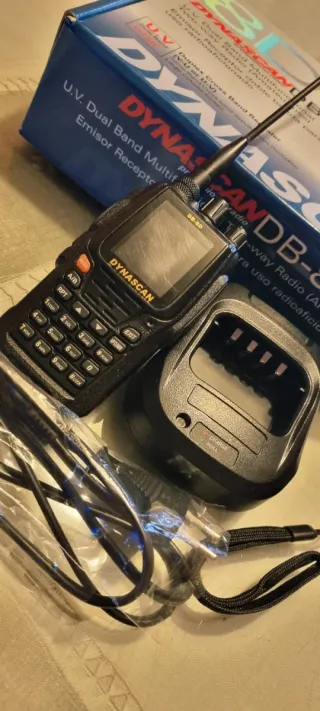 Walkie-talkie bibanda Dynascan DB-8D