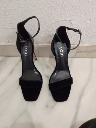 Sandalias Lodi Charol y Terciopelo Negras Talla