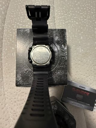 Reloj Casio G-Shock Negro y Rojo