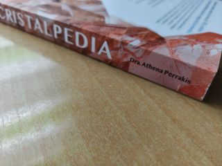 CRISTALPEDIA - Athena Perrakis