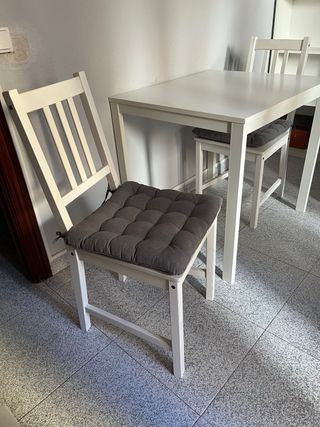 Mesa Comedor Extensible Blanca + dos sillas