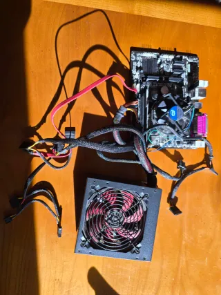 Placa Base Gigabyte GA-H81M-DS2 + Fuente Alimentac