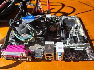 Placa Base Gigabyte GA-H81M-DS2 + Fuente Alimentac