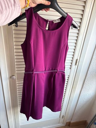 Vestido morado sin mangas