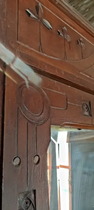 Armario antiguo madera maciza con espejo