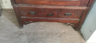 Armario antiguo madera maciza con espejo