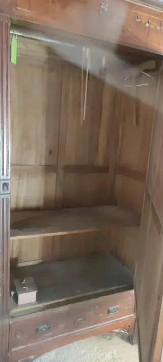 Armario antiguo madera maciza con espejo