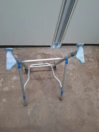 Andador aluminio con ruedas