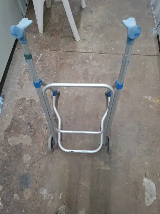 Andador aluminio con ruedas