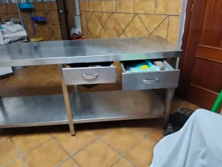 Mesa de trabajo en acero inoxidable. 2.00x85x60cm.