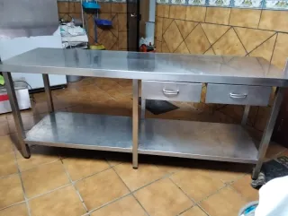 Mesa de trabajo en acero inoxidable. 2.00x85x60cm.