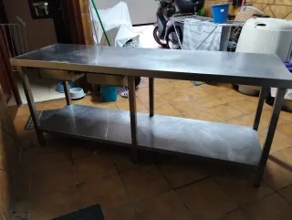 Mesa de trabajo en acero inoxidable. 2.00x85x60cm.