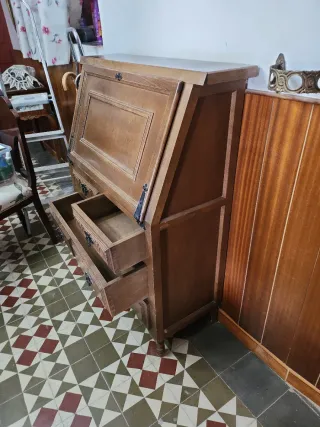 Escritorio de madera antiguo