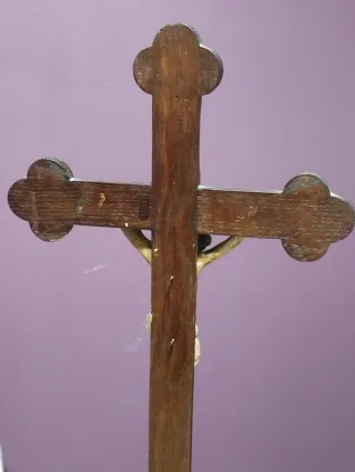 Crucificado de mesa o altar.