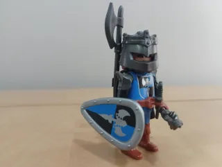 Playmobil Guerrero Medieval con Hacha y Escudo