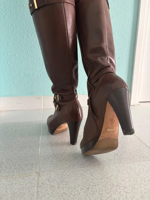 Fabulosas botas de tacón. Me van algo pequeñas.