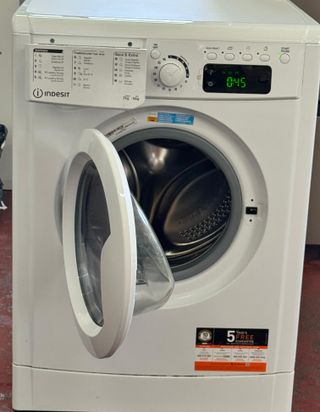 LAVADORA SECADORA INDESIT  DE 7 KILOS EN BLANCO
