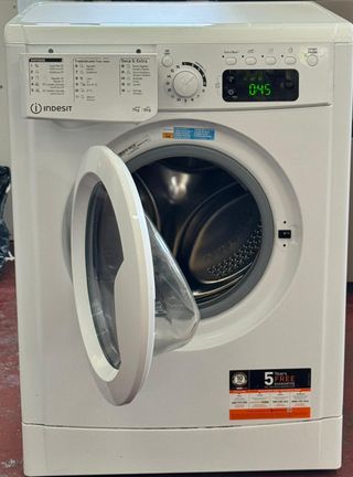 LAVADORA SECADORA INDESIT  DE 7 KILOS EN BLANCO