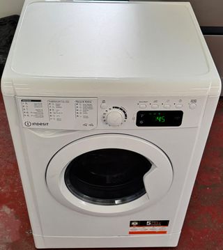 LAVADORA SECADORA INDESIT  DE 7 KILOS EN BLANCO