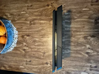 PS4 Slim 500GB + 2 Mandos (Original y Secundario)