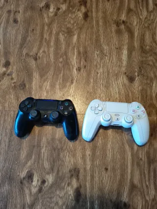 PS4 Slim 500GB + 2 Mandos (Original y Secundario)