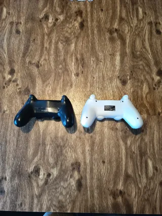 PS4 Slim 500GB + 2 Mandos (Original y Secundario)