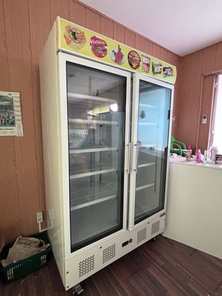 Nevera expositora 2 puertas marca Edesa con ruedas