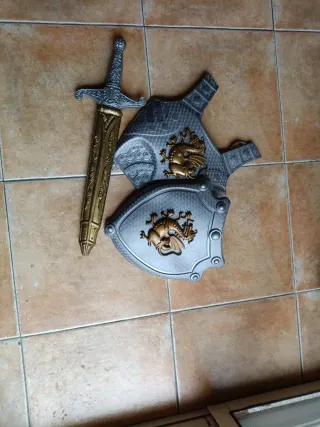 Disfraz Caballero Espada, Pecherín y Escudo Dragón