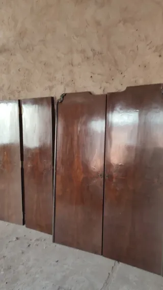 Mueble ropero antiguo de madera