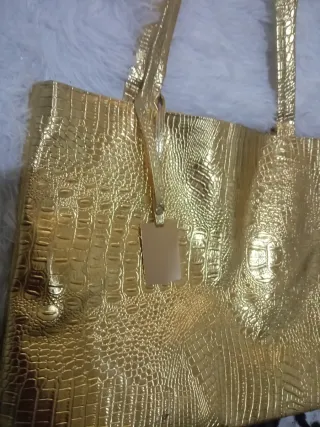 Bolso dorado efecto piel cocodrilo