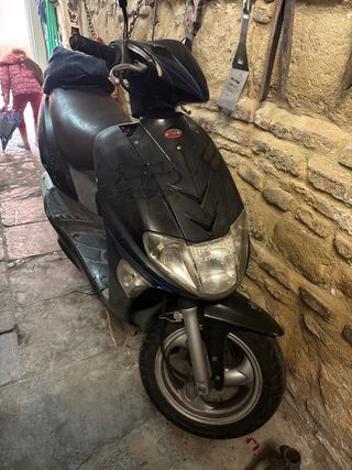 Moto Kymco Scooter Negra Automática