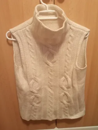 Chaleco de punto cuello alto