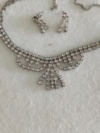 Conjunto de bisutería plateada